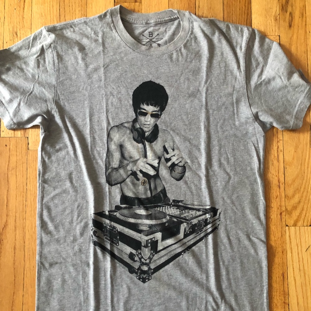 Mens small graphic tee